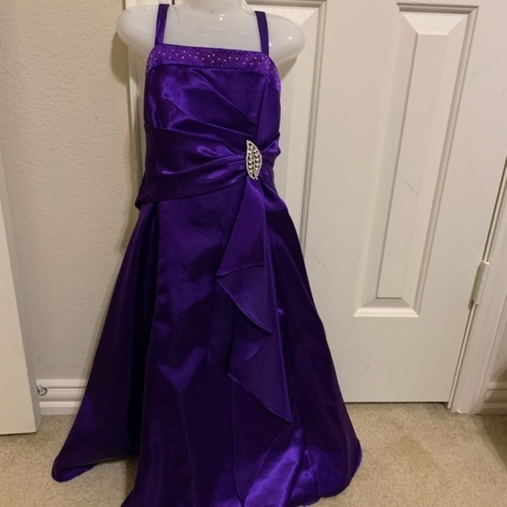 Shari girl beautiful silk dress size 6 purple